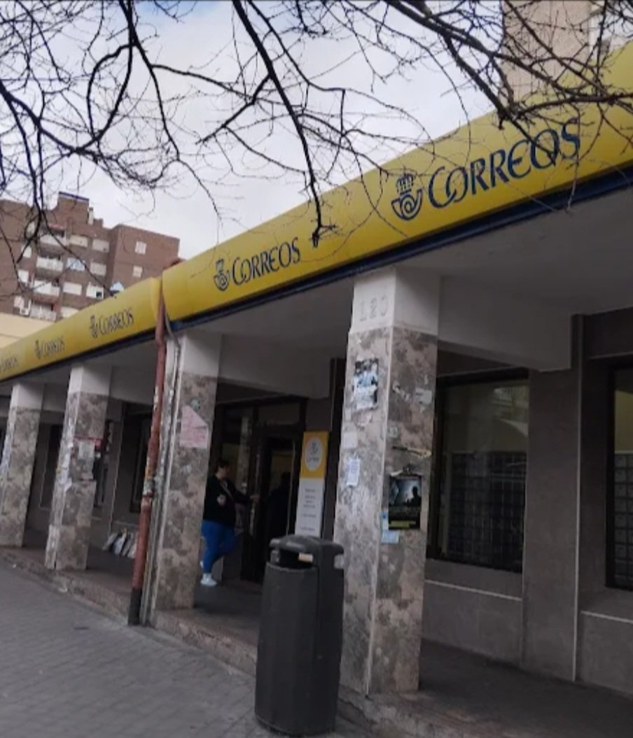Hoy en el distrito 24 de Madrid,no hay carteros. Han hecho huelga la totalidad de la plantilla.
Ya están llegando a su límite.  Falta de personal,recorridos mas largos,volumen excesivo de la paqueteria para llevar en un carro.
En @correos se maltrata al trabajador y al usuario