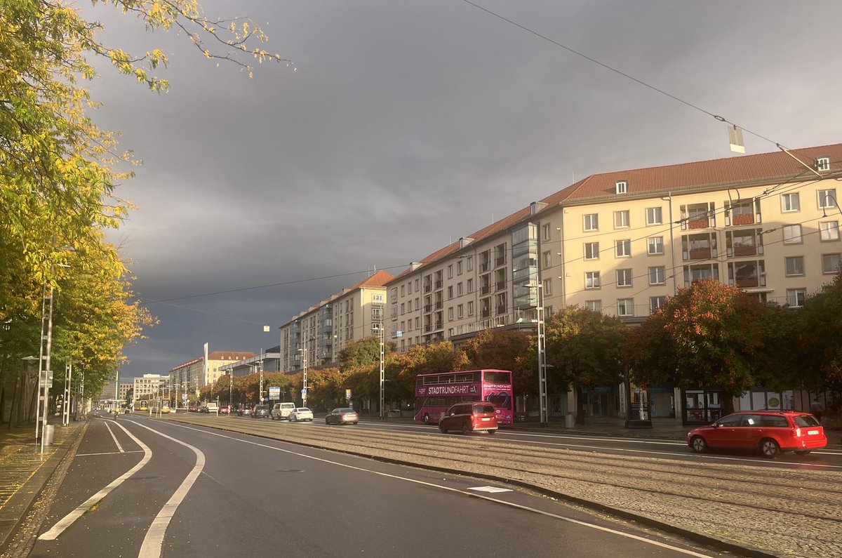 Am Morgen in der Stadt. 

(Dresden, Wilsdruffer Straße, heute morgen.)