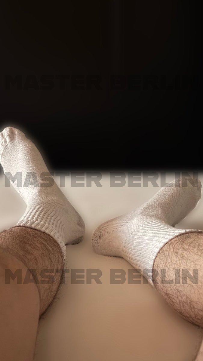 MasterBerlin030's tweet photo. Under my feet is the best place for you 😈#master 

#dirtysocks #socks #feet #sniffmysocks #socken #whitesocks #gay #füsse #berlin https://t.co/JcGhmpSJjX