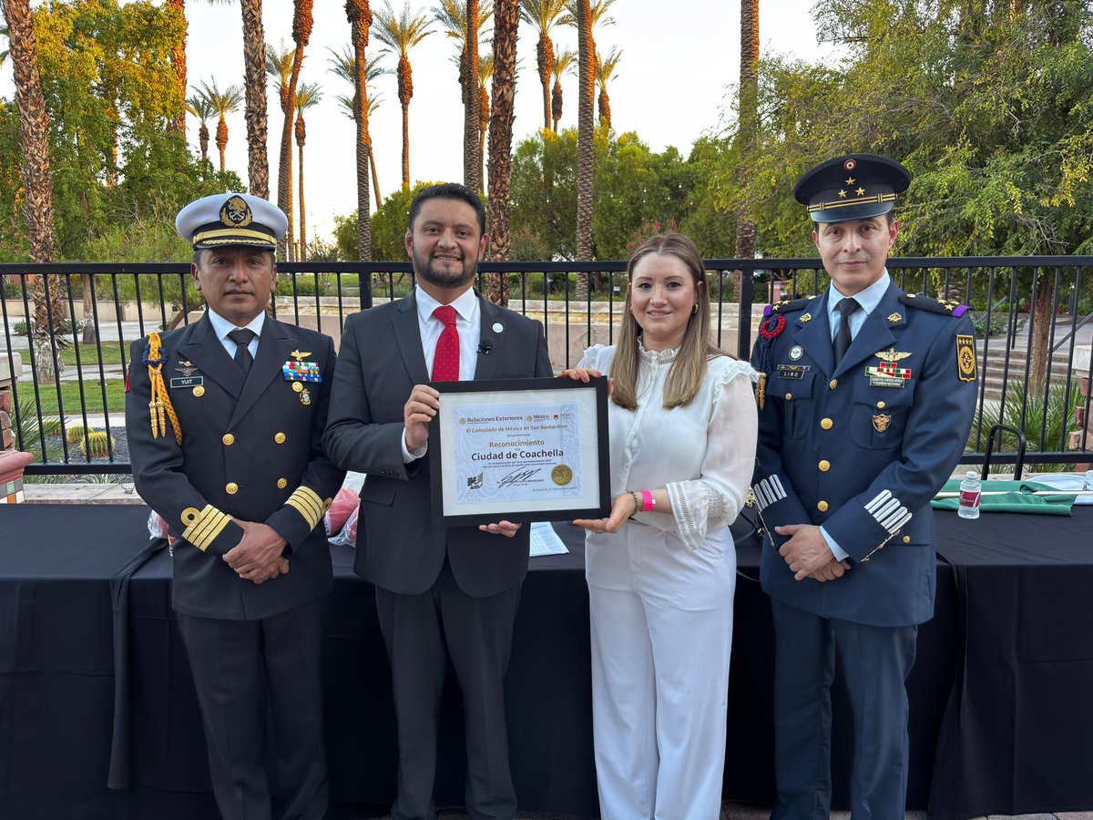 Con orgullo y emoción, el cónsul titular de México en San Bernardino, Dr. Salvador Percastre, encabezó la ceremonia del Grito de Independencia en el Fantasy Springs Casino, en el Valle de Coachella.