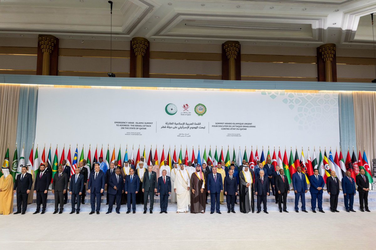 GenAlkhayareen's tweet photo. حماه الله وحفظه وأدامه صوت الحق 
                  في نصرة ودعم الجميع 

خطاب سمو الأمير المفدى الشيخ تميم بن حمد في القمة العربية والإسلامية الطارئة بالدوحة جاء ليجسد صوت الحق الذي عبّر عن وجدان الأمة، وكشف بوضوح عن بشاعة العدوان الإسرائيلي ومخاطر مخططاته على مستقبل المنطقة. 
لقد أكد سموه أن قطر ستظل وفية لمبادئها، مدافعة عن الحق الفلسطيني، وحريصة على إنجاح المساعي السياسية العادلة، وفي الوقت نفسه ثابتة في حماية سيادتها وكرامتها. 
ان مواقف سمو الأمير ليست فقط دفاعاً عن قطر فحسب ، بل عن كل عربي ومسلم يتطلع إلى العدالة والحرية.
#تميم_صوت_الحق
#تميم_المجد 
#كلنا_قطر 
#قمة_الدوحة