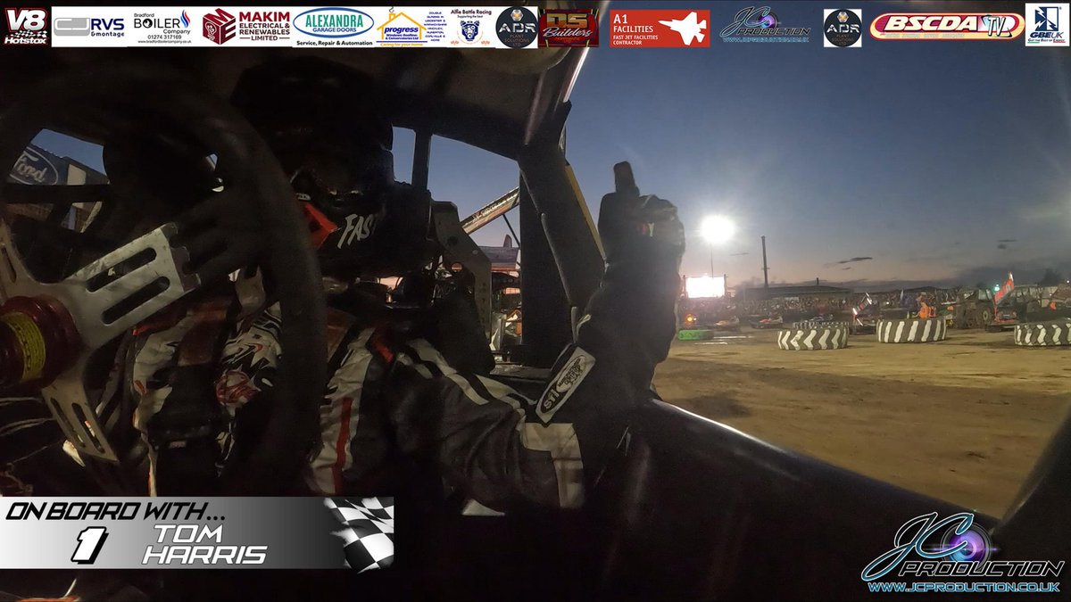 The 6x times WORLD CHAMPION <a href="/Harris84Tom/">Tom Harris</a>  reminding #710 Roy Peetoom  that hes #1 for a reason and no matter how many times he runs into the back of him on the restart he ain't getting past 💪