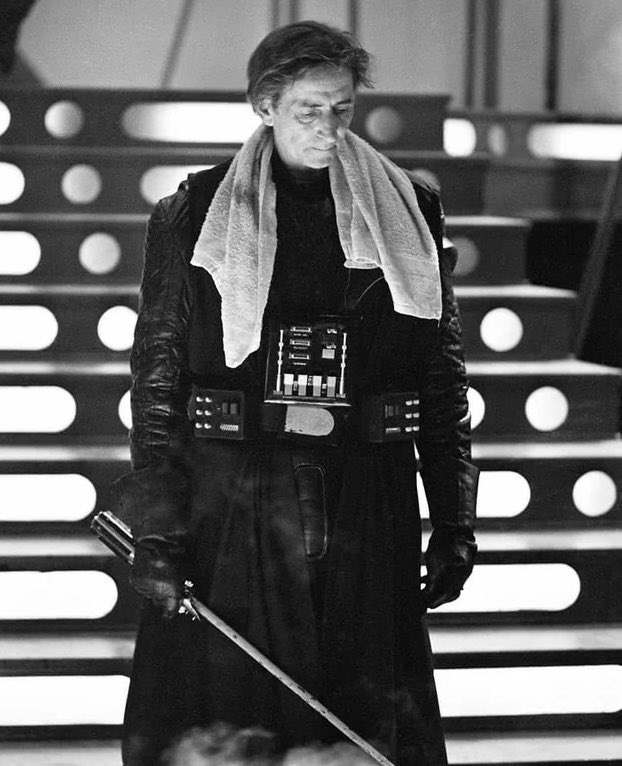 themancalorians's tweet photo. ๐๏ธ #OnThisDay in 1922:
Bob Anderson was born in Hampshire, England.
Best known as an Olympic fencer and renowned film fight choreographer, he also doubled for Darth Vader in the original trilogyโs lightsaber duels.
#StarWars #BobAnderson https://t.co/efsCcmfQyT