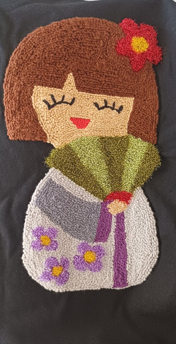 İstedigim çogu hayalimi gerçeklestirdim  bu en makul olan hayalim ileride kendime ait olan evimde hobi odam olsun istiyorum her yeri kendi yaptigim yastıklarla donatmak istiyorum odanın bir köşesini ışıklarla donatıp film izleye bilecegim sakin bir yer olsun yeter