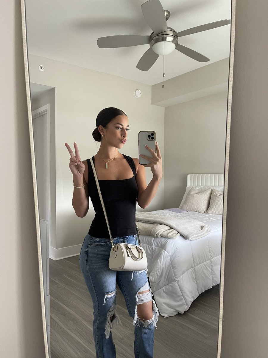 Officialxsam's tweet photo. 🖤✌🏼 #ootd #slickback #makeup #hairstyle #trending https://t.co/49vbOa8DGw