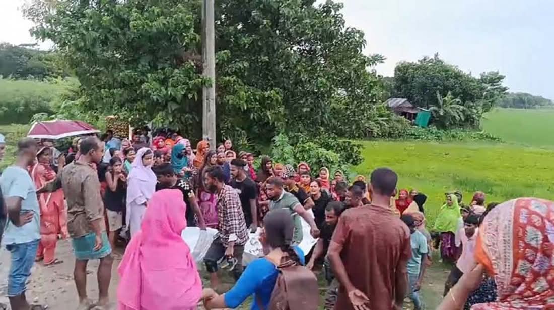 ট্রেনের ধাক্কায় সিএনজি চালকসহ ২ জন নিহত