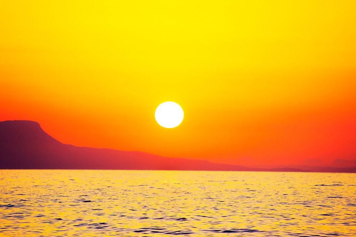 zoomaride_'s tweet photo. Even the sky stayed on theme. Its the golden hour and we are all anticipating the drop. Join the waitlist now #zooma #ridemadeeasy #yellowdrop https://t.co/NfOe21qa00