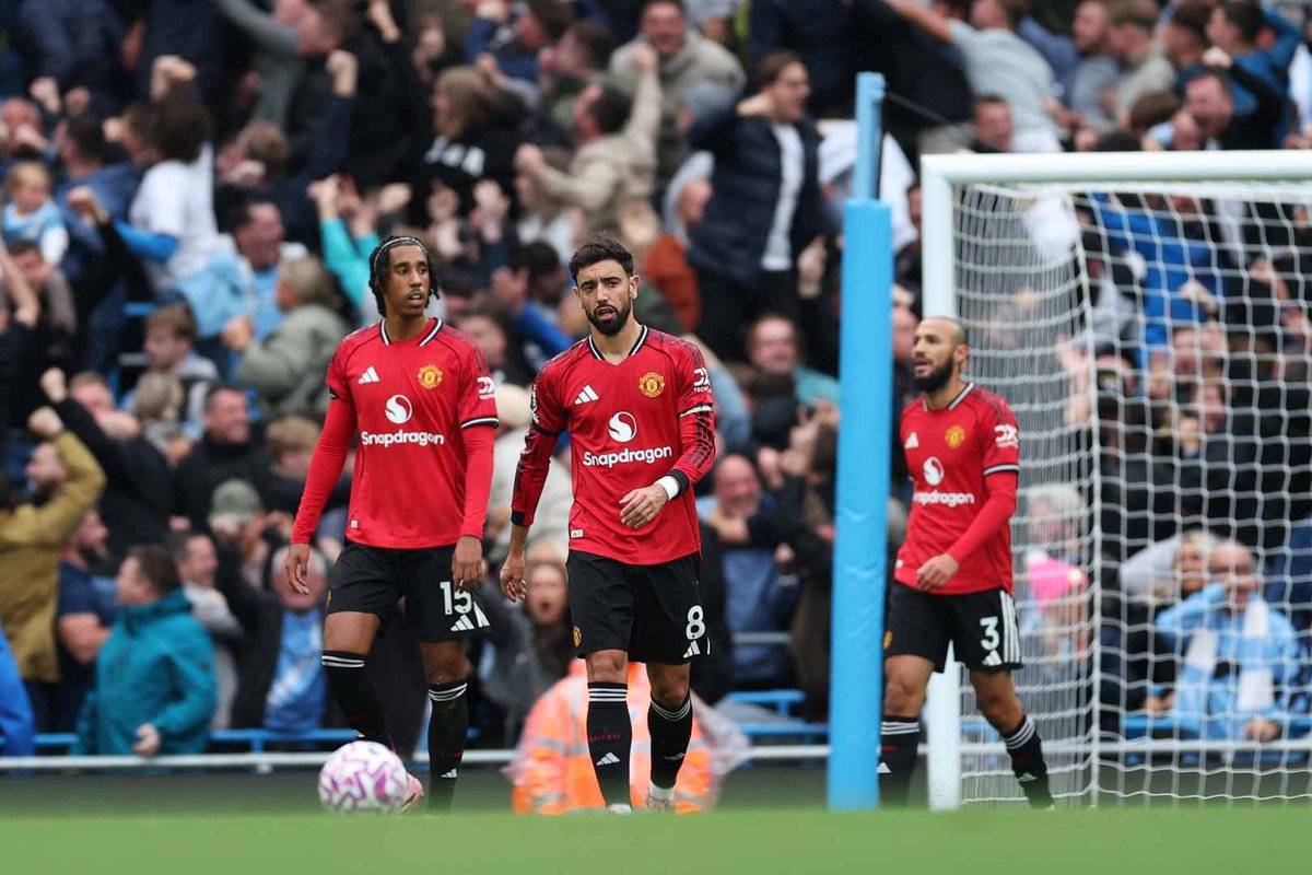 idextratime's tweet photo. 🚨 BREAKING : Sejumlah pemain Manchester United dilaporkan mulai kehilangan kepercayaan terhadap sistem permainan Ruben Amorim, beberapa pemain tidak pernah merasa nyaman dengan sistem 3-4-2-1 yang dibawanya saat menggantikan Erik ten Hag pada November lalu.

Meski masih mendapat dukungan dari Sir Jim Ratcliffe dan hierarki klub, tetapi ia terancam kehilangan sebagian dukungan di ruang ganti karena penolakannya untuk berkompromi.

📝 @ChrisWheelerDM