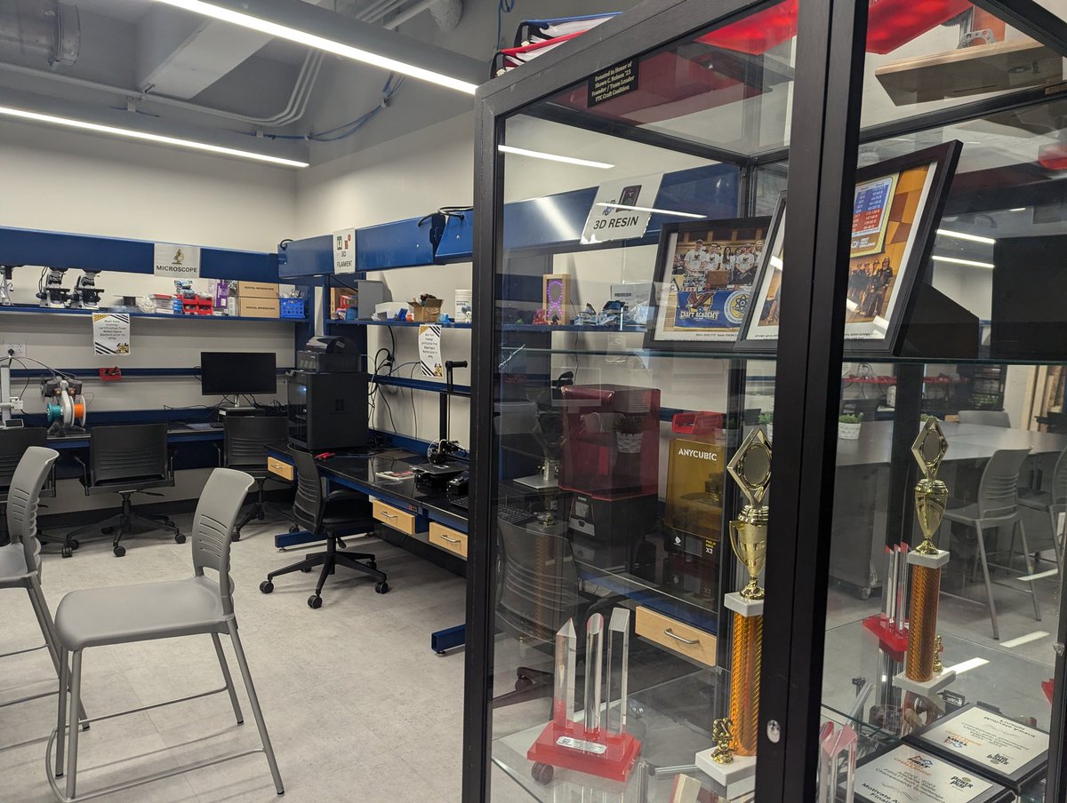 CollinsClassSC's tweet image. Thanks to @craftacademymsu @moreheadstate for an excellent Craft Academy tour today.

Spencer County 8th-10th grade students visited campus. Impressed! We loved the MakerSpace/Bakerspace, programs, and campus overview!