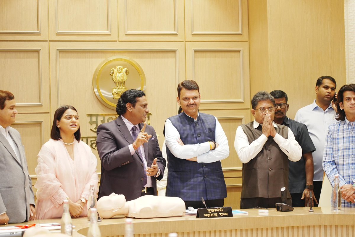 bhansaligautam1's tweet image. Thanx to our Honourable CM Fadnavis sir for launching video song on how to give CPR &amp;amp; save lives ..plss watch &amp;amp; give ur comment.. youtu.be/bgK9RLbpAsA?si…                     @CMOMaharashtra @Dev_Fadnavis @PMOIndia #CPR #cprsong #savelife #goldenhour #MumbaiRain #MumbaiPolice…