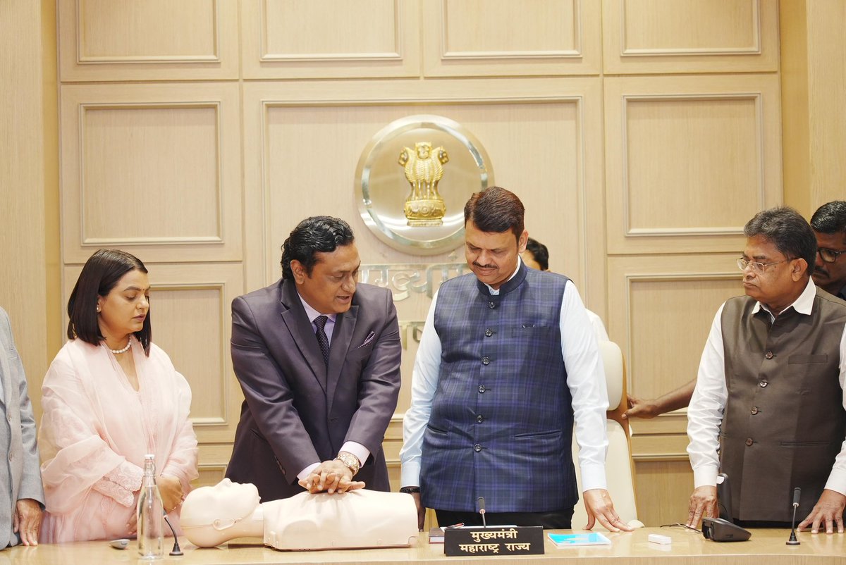 bhansaligautam1's tweet image. Thanx to our Honourable CM Fadnavis sir for launching video song on how to give CPR &amp;amp; save lives ..plss watch &amp;amp; give ur comment.. youtu.be/bgK9RLbpAsA?si…                     @CMOMaharashtra @Dev_Fadnavis @PMOIndia #CPR #cprsong #savelife #goldenhour #MumbaiRain #MumbaiPolice…