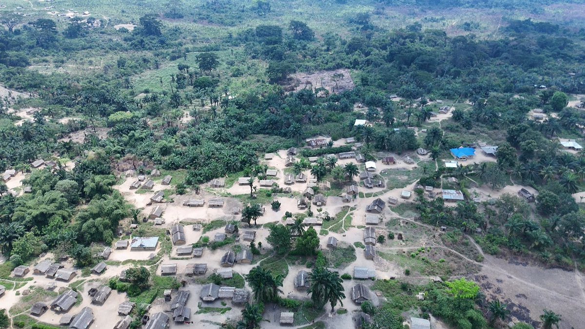 OMS RDC (@omsrdcongo) on Twitter photo <a href="/MinSanteRDC/">Ministère de la Santé RDC</a> & <a href="/WHO/">World Health Organization (WHO)</a> mènent une action conjointe à Mpianga- 24 km de #Bulape🇨🇩, facilitant le transfert sécurisé des cas suspects d'#Ebola pour leur meilleur suivi. Ces visites sur le terrain améliorent la confiance & l'adhésion des communautés aux mesures de prévention efficaces. <a href="/MinSanteRDC/">Ministère de la Santé RDC</a> & <a href="/WHO/">World Health Organization (WHO)</a> mènent une action conjointe à Mpianga- 24 km de #Bulape🇨🇩, facilitant le transfert sécurisé des cas suspects d'#Ebola pour leur meilleur suivi. Ces visites sur le terrain améliorent la confiance & l'adhésion des communautés aux mesures de prévention efficaces.