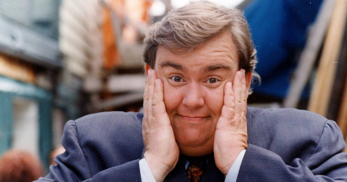 Ryan Reynolds called a journalist who slighted John Candy for his weight after discovering leftover documentary footage joblo.com/john-candy-rya…