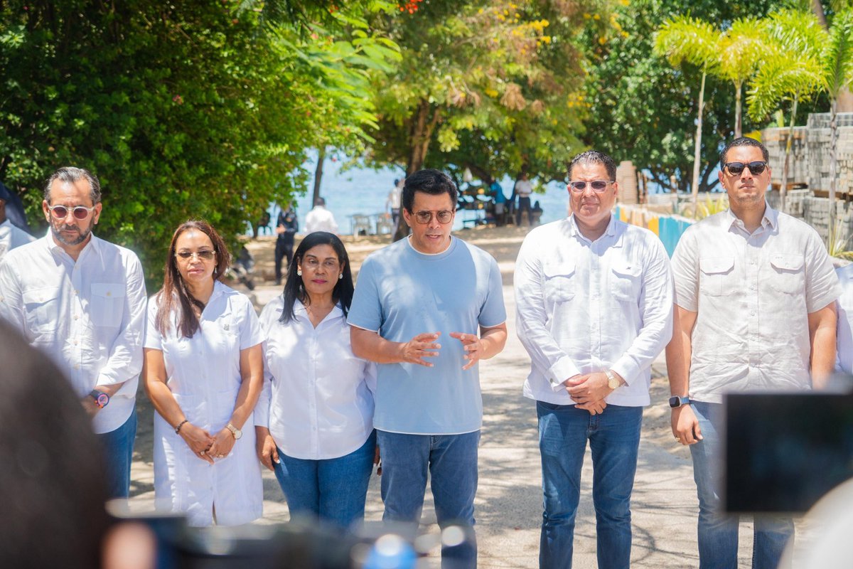 Min. <a href="/DavidColladoM/">David Collado</a> deja iniciada reconstrucción de la plaza de vendedores en playa Mino y anuncia entrega del PN Submarino La Caleta bit.ly/4nu4L2V <a href="/AmbienteRD/">Ministerio de Medio Ambiente RD</a> <a href="/PainoHenriquez/">Paíno Henríquez</a> <a href="/PresidenciaRD/">Presidencia de la República Dominicana</a> <a href="/FelixReynaE/">Felix Reyna</a> <a href="/ALBERTOCAMINERO/">Alberto Caminero,director Prensa del Presidemte RD</a> <a href="/TurismoRD/">Ministerio de Turismo RD</a> <a href="/PresidenciaRD/">Presidencia de la República Dominicana</a>