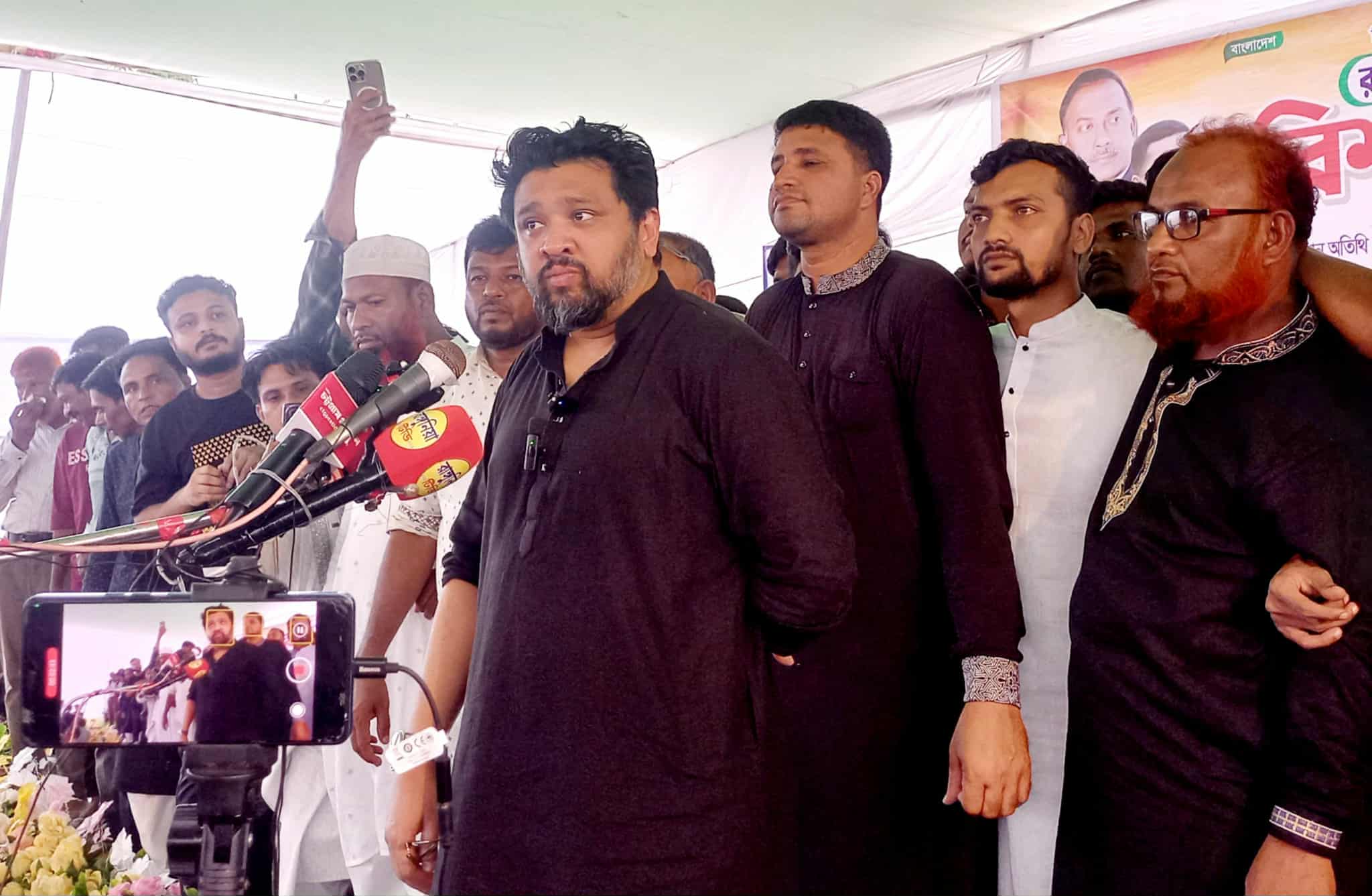 ‘মানুষের দোয়ায় গুম থেকে ফিরে এসেছি’— রাঙ্গুনিয়ায় হুম্মাম কাদের চৌধুরী