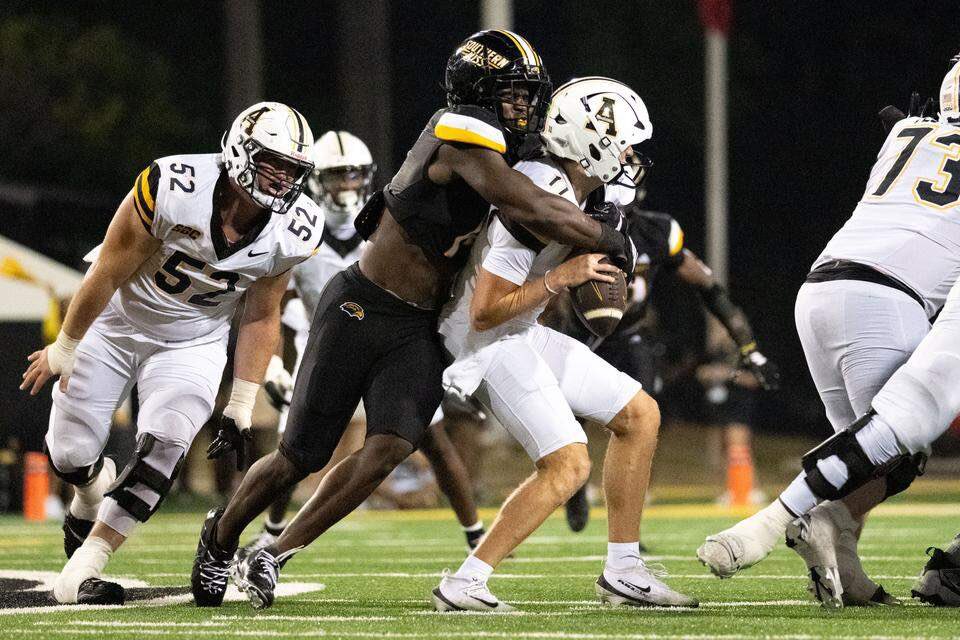 J’Mond Tapp led all qualified (Min. 30 snaps) FBS edge rushers in pass rush grade (92.4, PFF) during week 3. 

8 pressures
5 QB hurries 
3 sacks