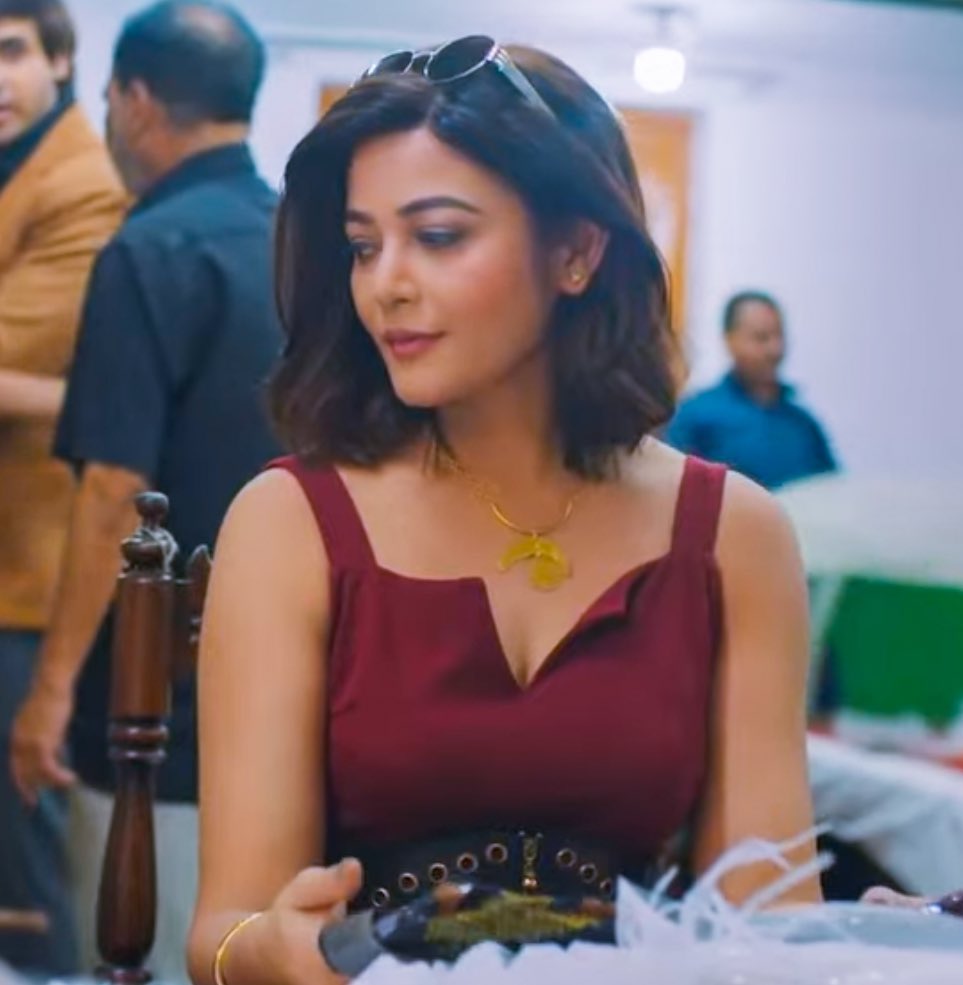 #KaveriPriyam looked so stunning as Soniya today

#Dooriyan