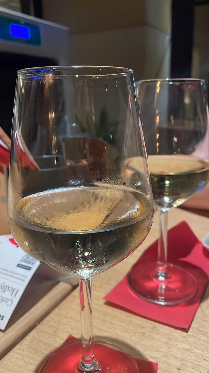 Üzüm buğusu gibisin sen Firuze... 🥂