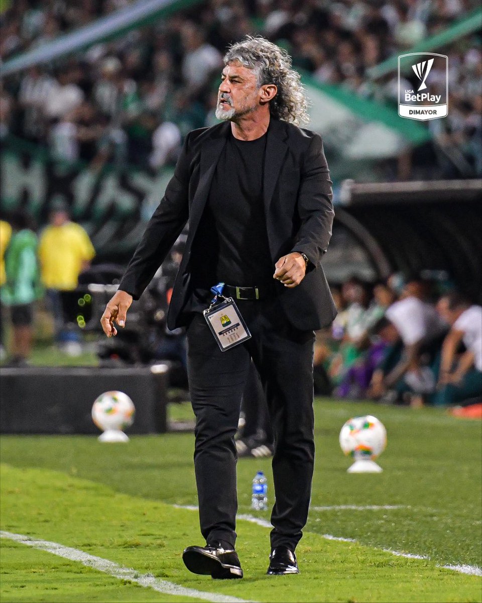 DatoLeopardo's tweet image. #DatoLeopardo estadísticas de Leonel Álvarez con @ABucaramanga:

📌 LIGA (21 P):
Ganó 13; empató 3; perdió 5; GF= 38; GC= 19; GD= 19: sumó 42 de 63 puntos: rend 67 %

📌 GRAN GLOBAL [35 P]:
Ganó 19; empató 7; perdió 9; GF= 55; GC= 37; GD= 18: sumó 64 de 105 puntos: rend 61 %