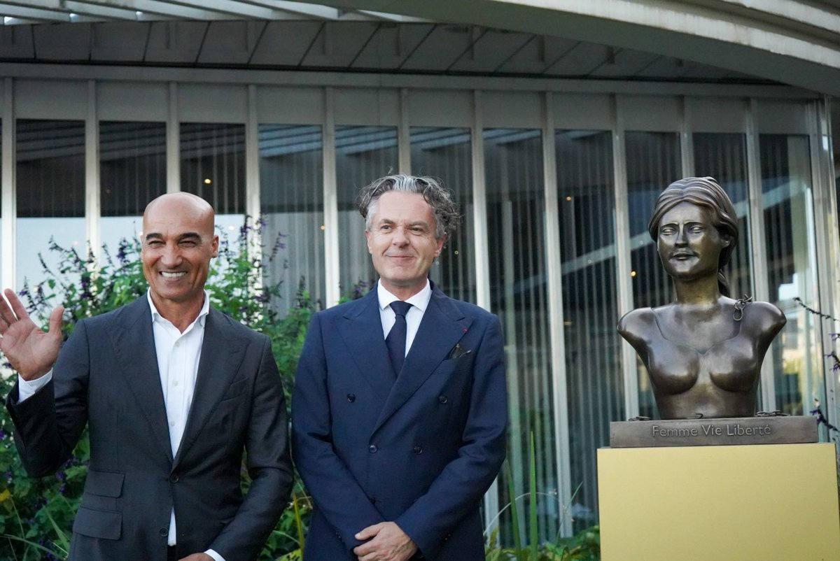 Inauguration ce soir à <a href="/Angers/">Ville d'Angers</a> d’une Marianne en hommage à toutes les femmes du monde.
 
Cette statue est inspirée de Mahsa Amini, cette jeune femme tuée à Téhéran il y a trois ans, le 16 septembre 2022, car elle refusait qu’on lui impose une vie dictée par la peur.
 
Chacun