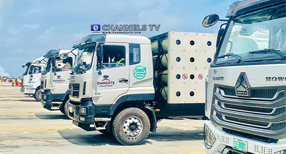 woye1's tweet photo. Finally, Dangote Refinery rolled out its CNG powered trucks for direct fuel distribution. 

2: Over 1000 vehicles deployed to the gantry for loading. 

3: Dangote has promised to also construct CNG refill stations so that gas will be available for all. https://t.co/2kdhHFxBih