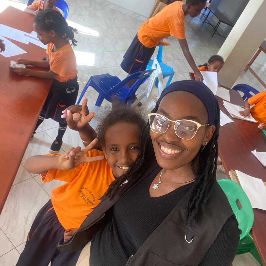 Students at Tesfa Eritrea refugee school explored self-expression in our #Artforeducator program, in partnership with <a href="/SatArtClass/">Saturday Art Class</a> supported by <a href="/FacesUpUganda/">#FacesUp</a> &amp; Someone Else's Child Org.🎨
They drew affirmations to build confidence &amp; self-appreciation.

#ArtForChange #SARC