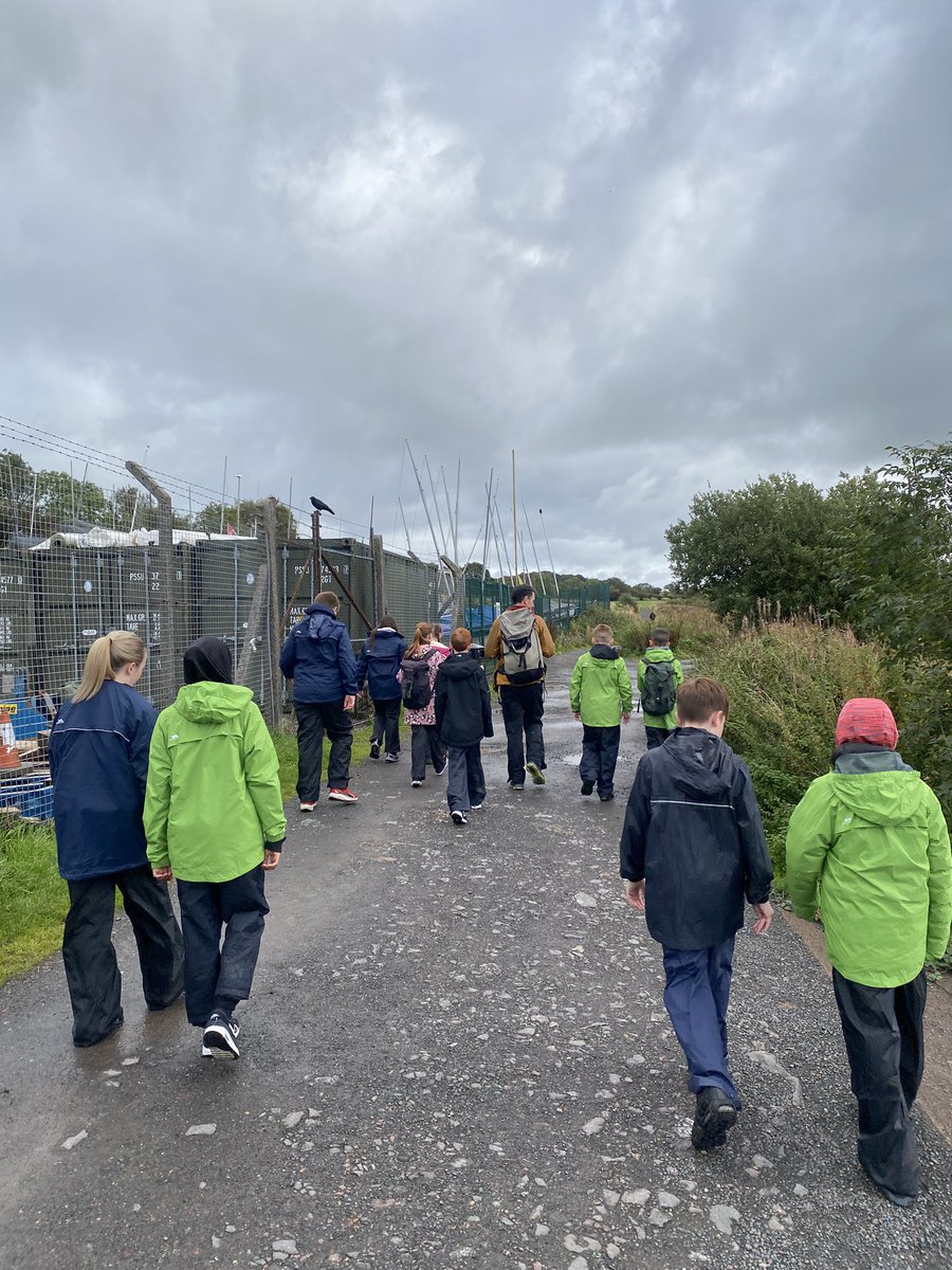 rosshallMHA's tweet photo. Miss Lawson and the Barra Team are enjoying Metro Outdoors trip 🛶🧭🍁 @RosshallAcademy https://t.co/HLvSTL0RuF