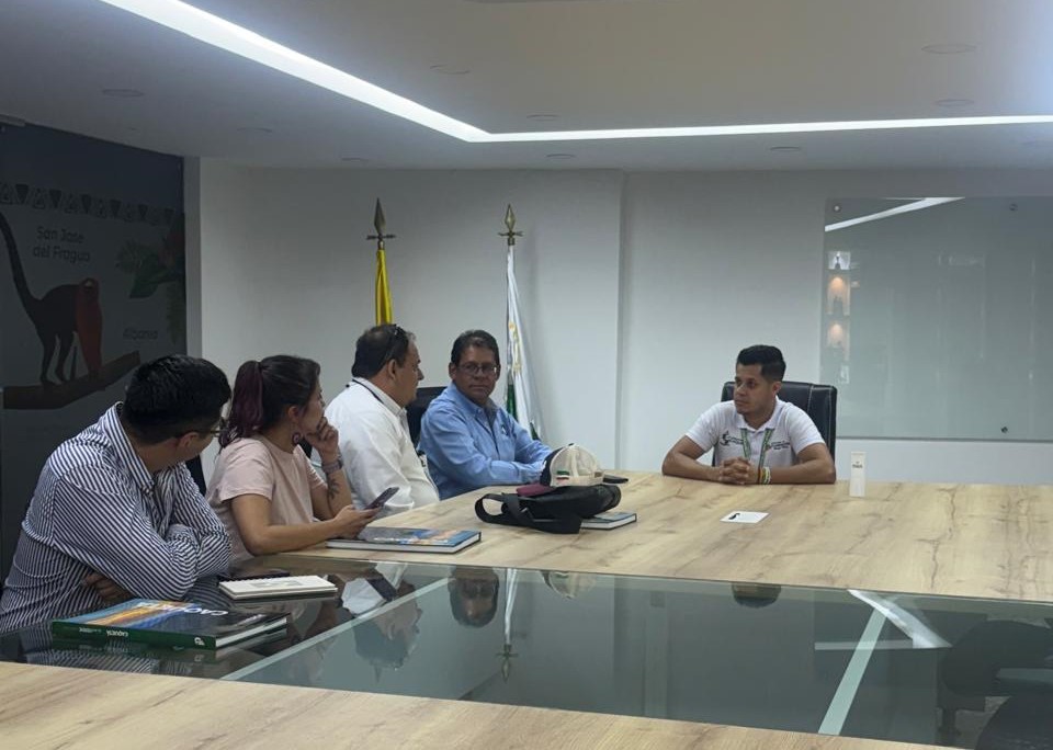 En reunión con <a href="/GobCaqueta/">Gobernación de Caquetá</a> revisamos 3 puntos clave para el departamento:
 
1️⃣Estrategia general para el ordenamiento territorial alrededor del agua e insumos geográficos.

2️⃣Proceso de límites municipales y el límite provisional entre Meta y Caquetá.

3️⃣Plan de acompañamiento