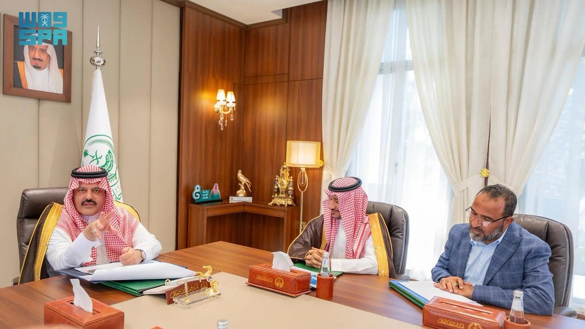 SPAregions's tweet photo. أمير حائل يستقبل مدير عام وحدة خدمات المياه بالمنطقة.
https://t.co/PaNQAnVasS
#واس_عام https://t.co/lG3AUR7kOd