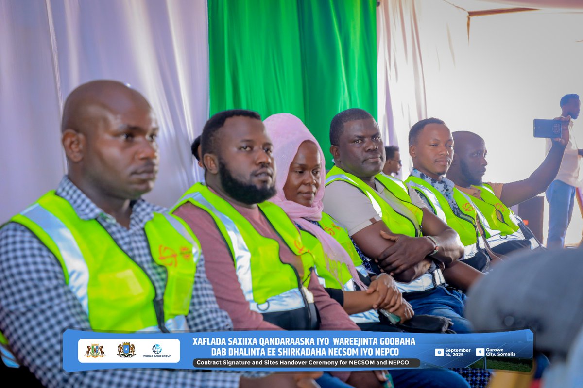 NortheastMediaN's tweet photo. Garowe 🇸🇴 Yesterday, a ceremony was held for the signing and handover of power generation sites to #NECSOM &amp; #NEPCO, two companies benefiting from the World Bank–funded Somalia Energy Recovery Project. #Somalia #Energy #News https://t.co/GNSO2tw1Qn