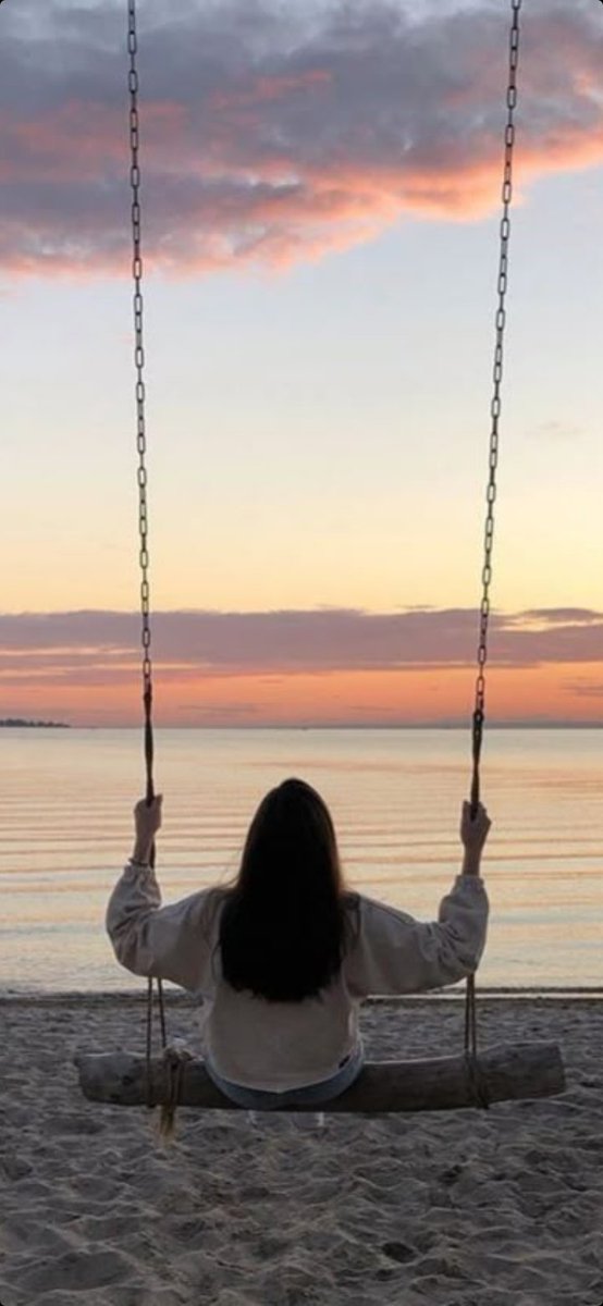 AngelAc1010's tweet image. Si das un paso te critican, si no, también. Así que camina libre y disfruta de tu propio andar.