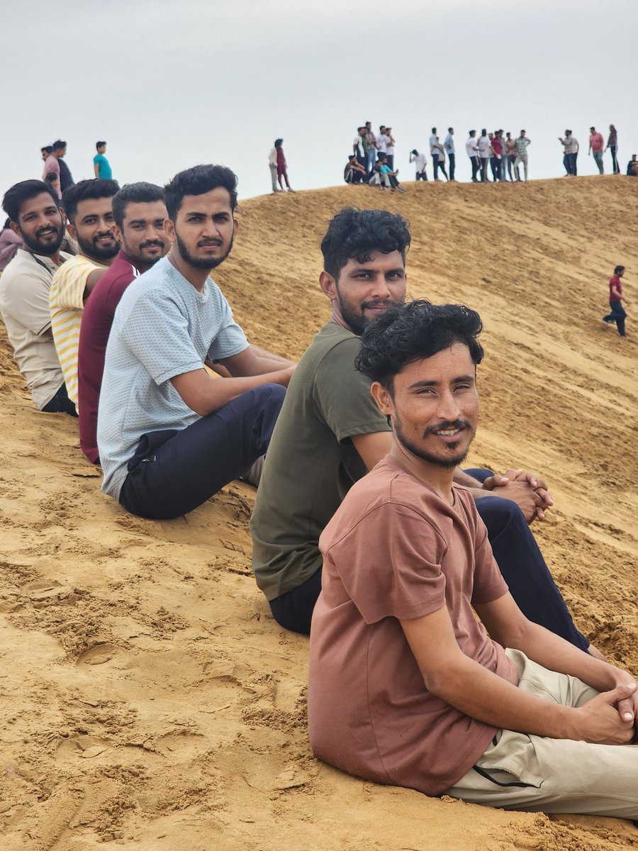 <a href="/Kapil_Jyani_/">kapil bishnoi</a> ये यही धोरा है न सेम 😅