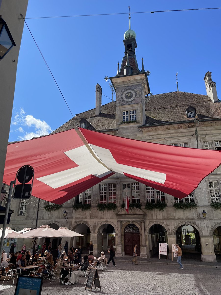 ZOOOZUNG's tweet photo. 다시 와야지🇨🇭
로잔 너무 예쁘고,,너무 좋다 https://t.co/G7FCTm8CEe