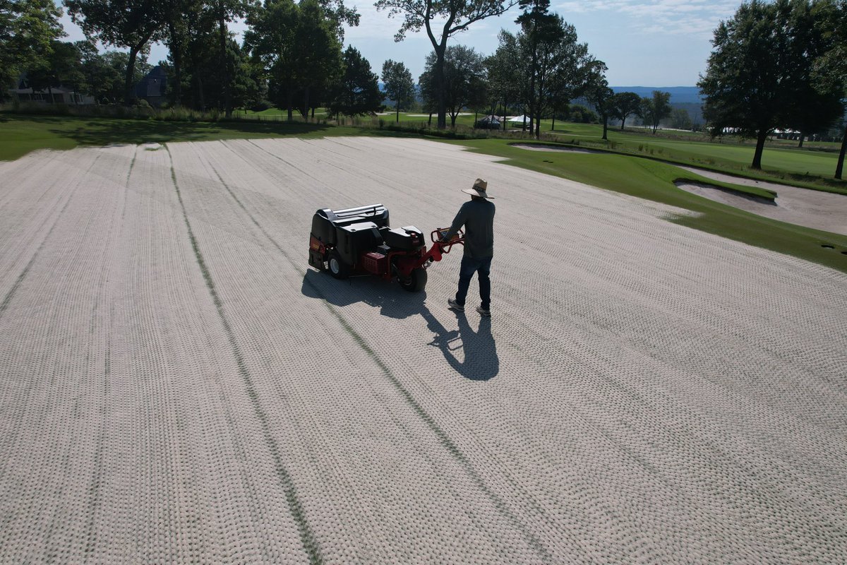 tylerschrick1's tweet photo. Fall aeration from last week https://t.co/xasmW1T9yl