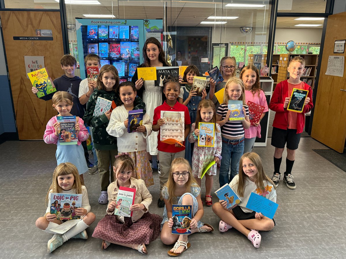 Put your paws together for these Atkinson Cougars! They earned a trip to the book vending machine for following expectations.

#WeAreATK🐾