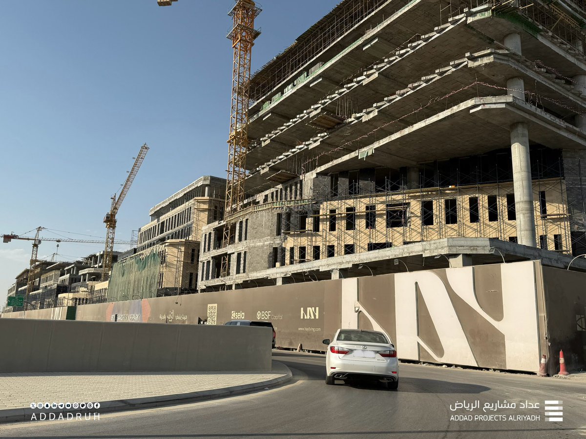 AddadRuh's tweet photo. بدء تركيب الواجهات في مشروع بوليفارد بزنس بارك الواقع على الأمير تركي الأول، ويضم المشروع مساحات مكتبية وتجارية ونادي رياضي ومسبح معلق، كما سيتم ربطه مع المسار الرياضي عبر ممرات وأرصفة للمشاة https://t.co/Ml0wWWugrw