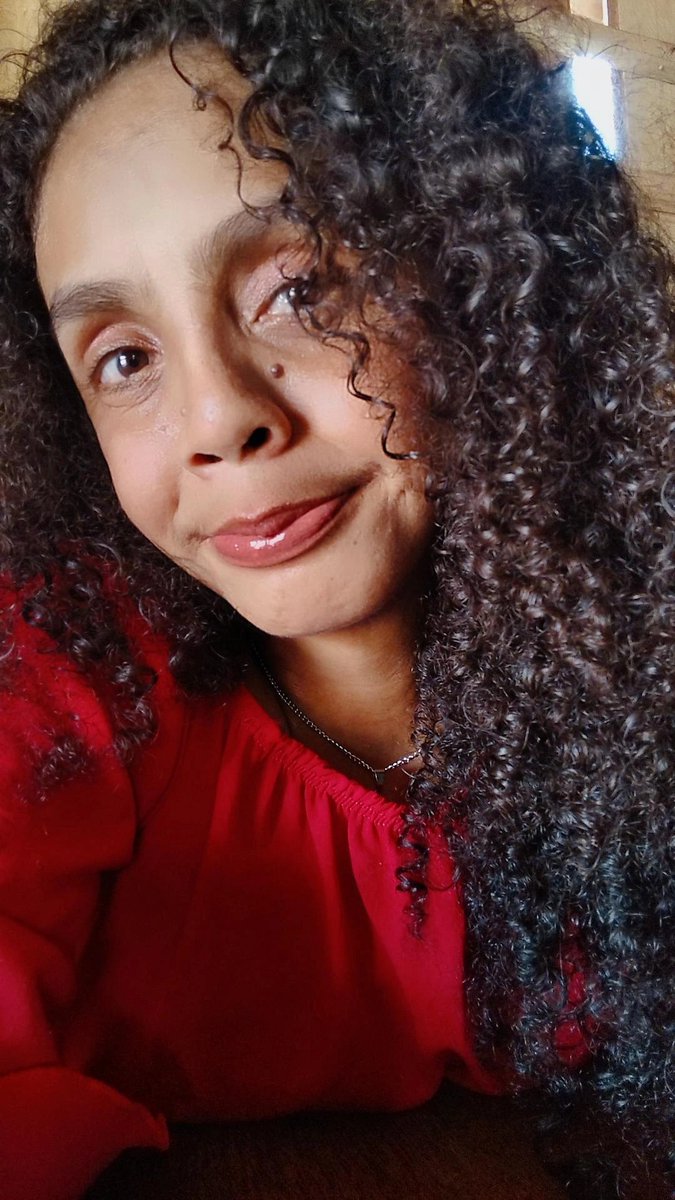 Ele mim encontrou quando eu pensei que era o fim, ele mim abraçou  quando o mundo disse você  não  é ninguém , trocou minha dor por esperança  e paz , com ele do meu lado o impossível  não  existe  , eu sou pra viva que JESUS  NUNCA DESISTE .