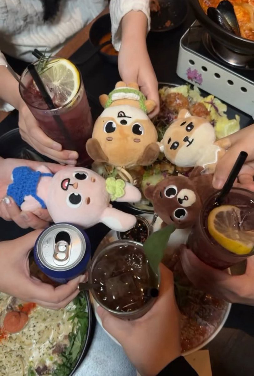 온니들 만나서 조아요
네~좋아요🤍💛🤍💛
데식플리 들으며 밥먹고 카페.. 수다 이게 행뽁이지
<a href="/__summerday/">여름</a> 여름 언니의 청귤차 선물도 고마옹🍀