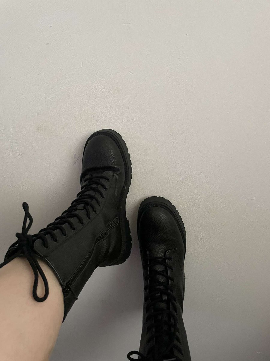 ruby161719's tweet image. I bet you wanna lick the soles of my boots 👢 😏 

Do they turn u on???