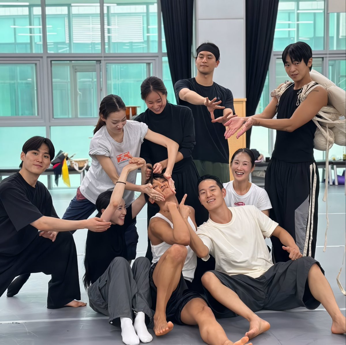 zzalzzal_1's tweet photo. 이 사진 볼때면 정말 참기 어려운 최호종 막내모먼트 https://t.co/bZnVt7hb3Q