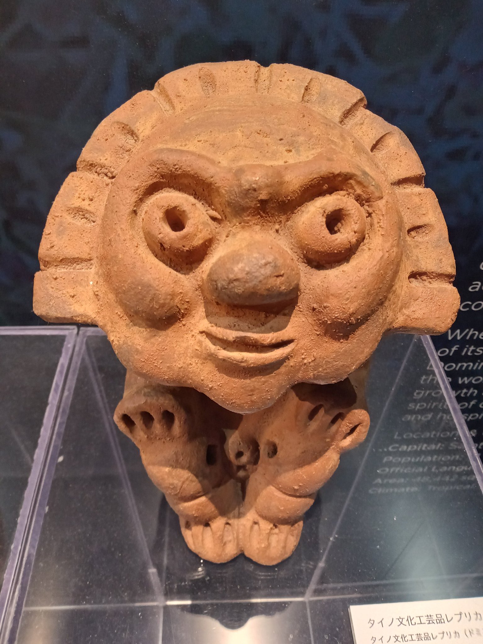 ドミニカ共和国　キュビズム木彫りオブジェ ドミニカ共和国 キュビズム木彫りオブジェ