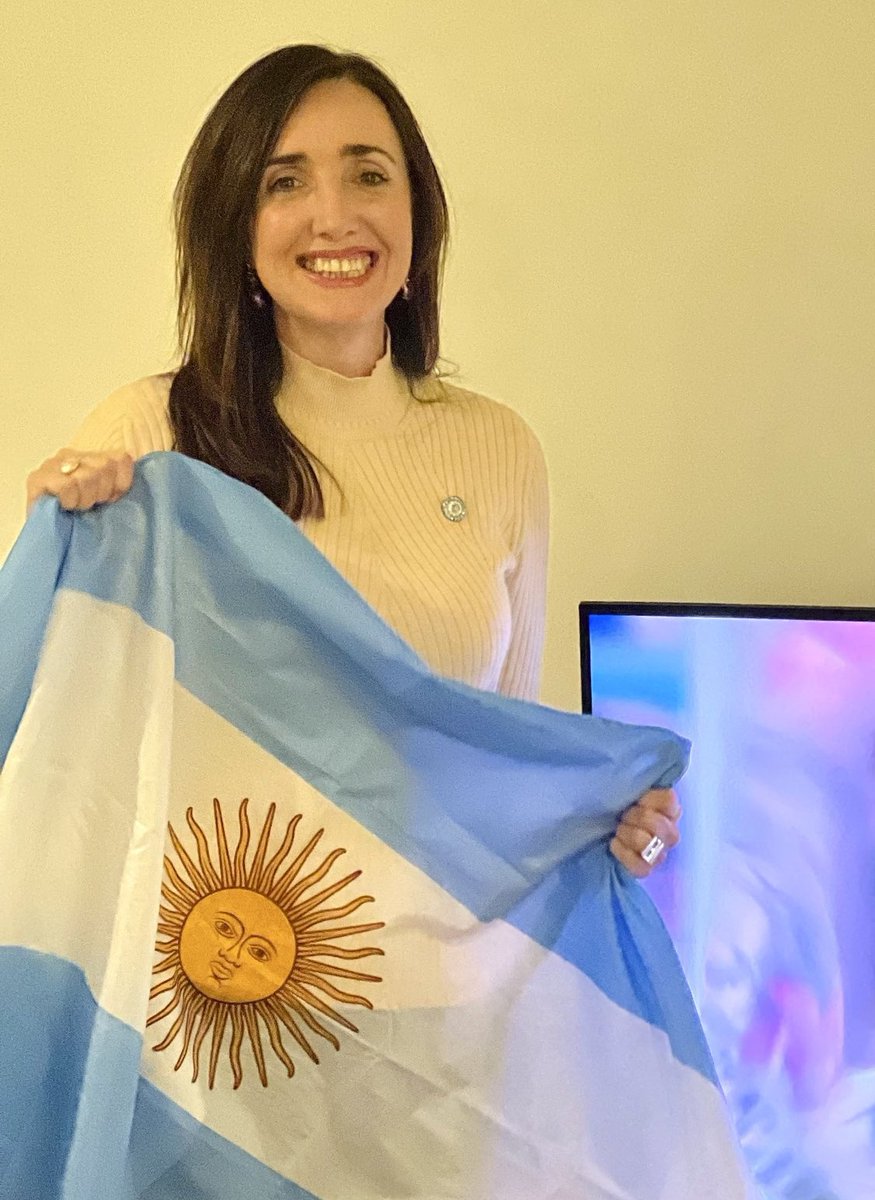 facujperezarg's tweet image. Queremos más @VickyVillarruel
Y menos Karinas y Menem.