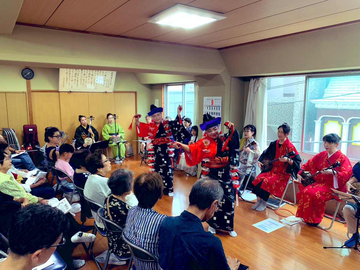 Yelly34class's tweet photo. 自主開催イベント「唄たい舞たい敬老会」ご来場の皆様、ご協力ご尽力いただきました皆様、ありがとうございました！地域密着型の沖縄芸能イベントとして段々定着してきた感！次回開催は来年3/4(水)さんしんの日です。
#片山エリー唄三線教室 
#宮川淳子琉舞道場 
#玉城まさゆき 
#千葉県船橋市前原西 https://t.co/x5DRQXbB9v