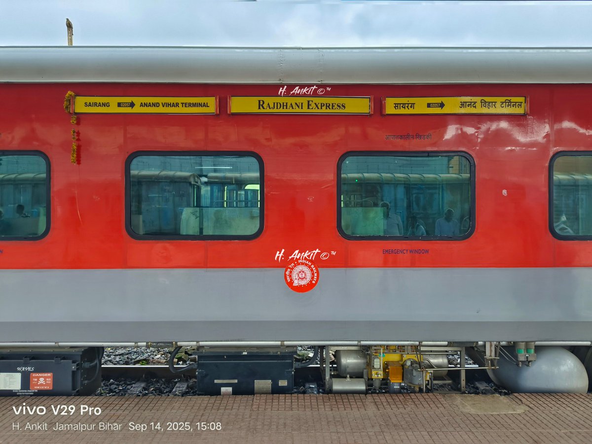 HAnkit_RF's tweet photo. Sairang - Anand Vihar Mizoram Rajdhani Express Inaugural Special At Jamalpur Yesterday!

Video - https://t.co/WmTWzQCKk5

@drm_lmg_nfr @RailNf
@RailMinIndia @MungerIndex

#rajdhaniexpress #indianrailways #train #jamalpur #newtrain #sairang #mizoram #mizoramrail #bihar

(1/2) https://t.co/NLovB2S5j2