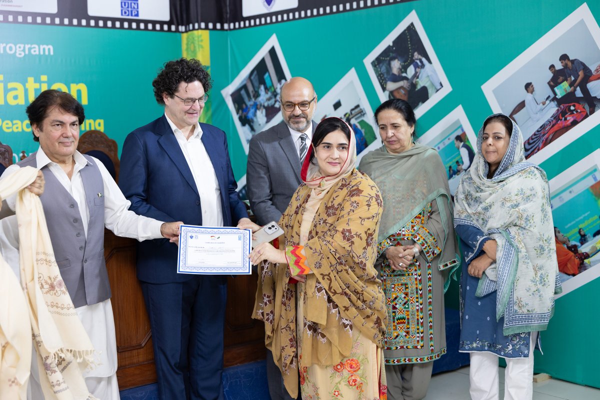 UNDP_Pakistan's tweet image. 25 participants from across Pakistan have passed the first #UNDPinPakistan Insider Mediation Certification Training Program, delivered by @UPeshPakistan with support from @GermanyinPak.

As a part of UNDP’s rights-based stabilization programme which enhances resilience, supports