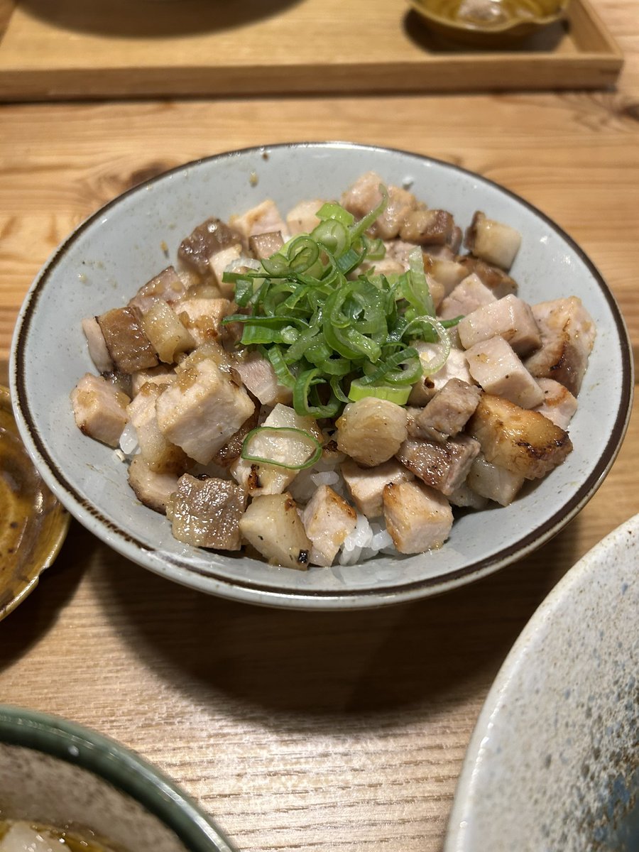 今夜はKUMAGAYA RAMEN STAND🍜
限定の甘エビ昆布水つけ麺＋ガーリックシュリンクポーク丼🦐
海老の風味豊かなスープが美味さ抜群😆
これは昆布水とよく合う☺️
丼も大蒜の効いた肉がたっぷりでご飯が進む🍚
今夜も美味かった😆
大つけ麺博頑張って下さい😁
ゴチです😋