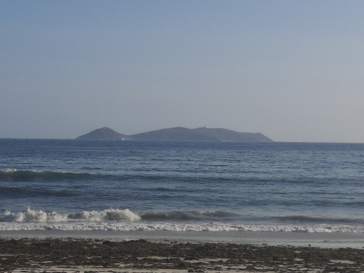 #pensamentosfindeveran #aunquedandiasdeverano Días de mareas vivas, as lagarteiras wue deixan a vista camiños que só se poden disfrutar nestes días, días de purga de mar que convierten as praias en pradeiras e anuncian o outono