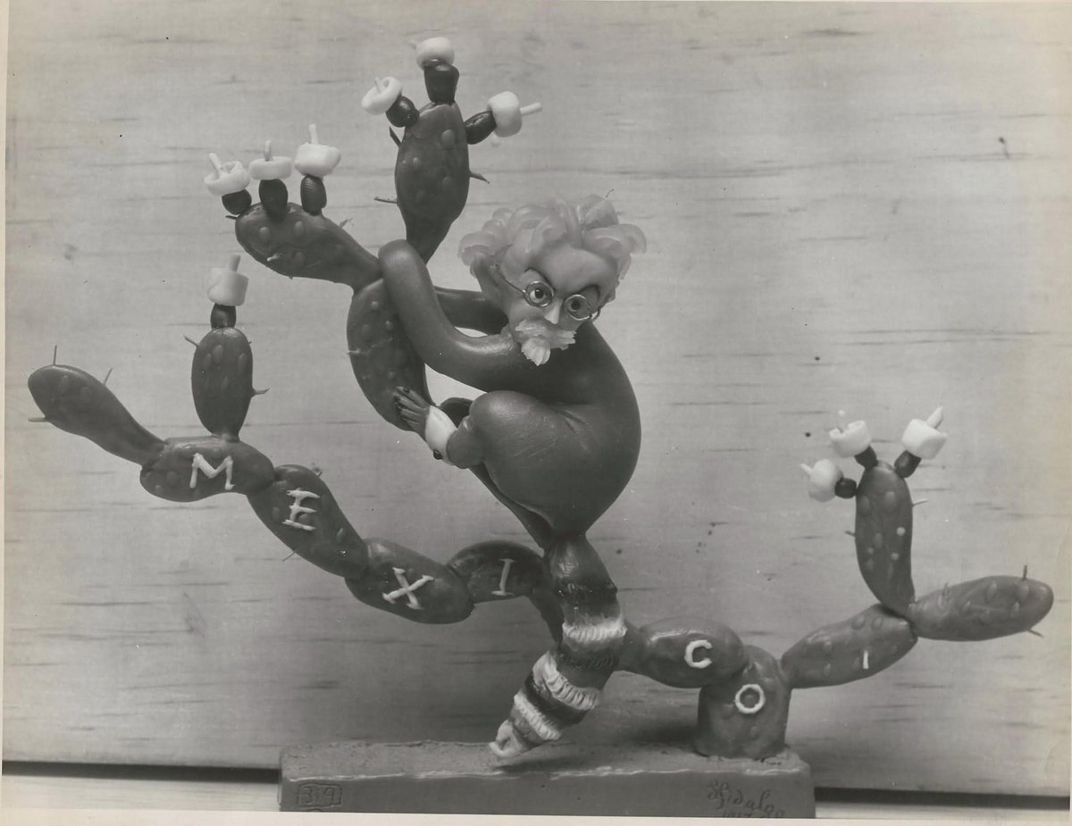 Los políticos de Morena son mapaches, las bases populares son chairos aspiracionistas ... El chairo es un personaje muy peculiar, incongruente, necio y fanático. ¡POBRE MÉXICO!
Fotografía de mi colección, de una escultura en cera de Luis Hidalgo "El Indio".