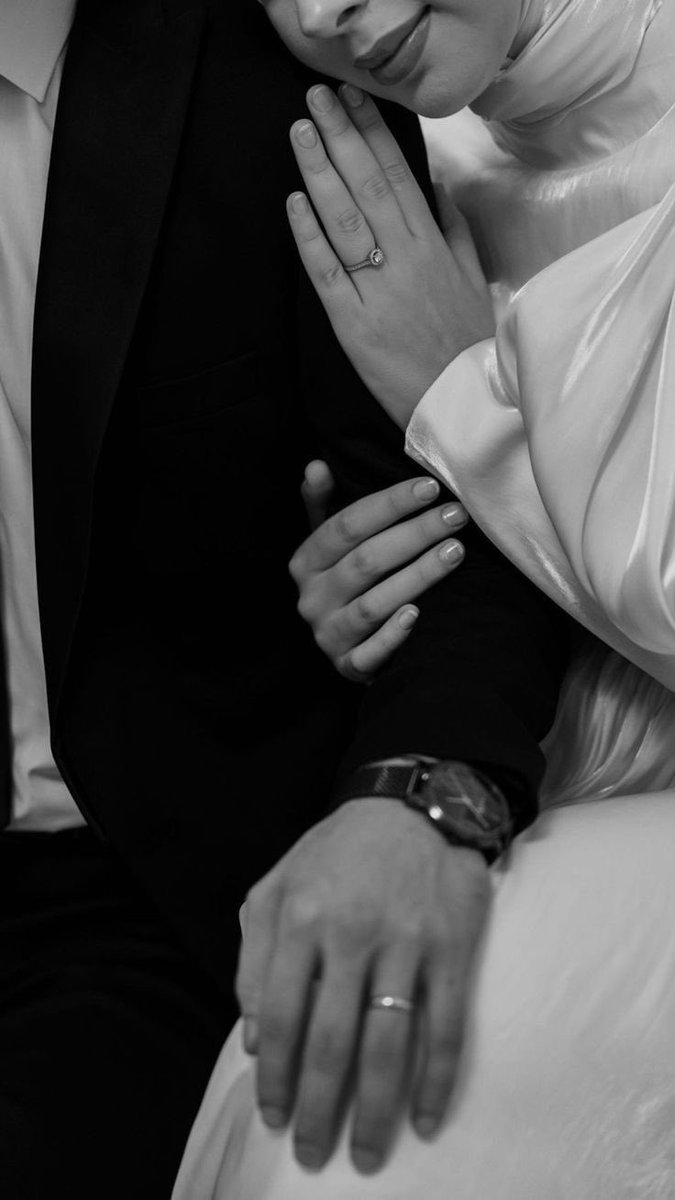 Allah seni birinin sevgisiyle rızıklandırdığı zaman gücün yettiğince o sevgiye sıkıca tutun..💌

Hz. Ömer