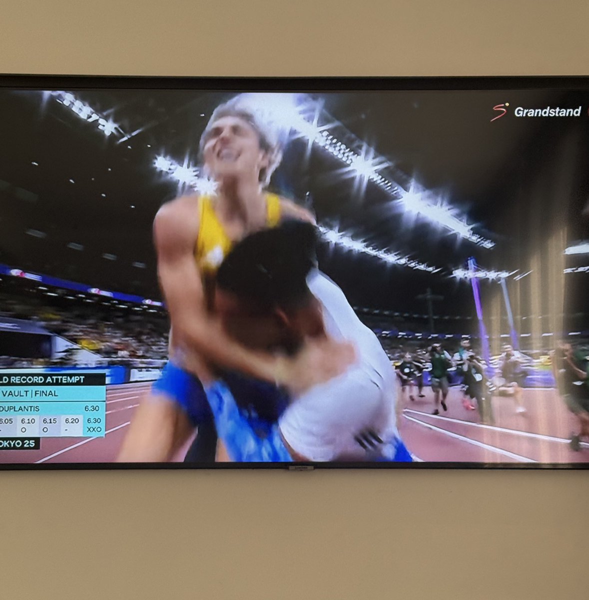 Mrbankstips's tweet image. Duplantis breaks another world record! The greatest athlete in history? 🐐